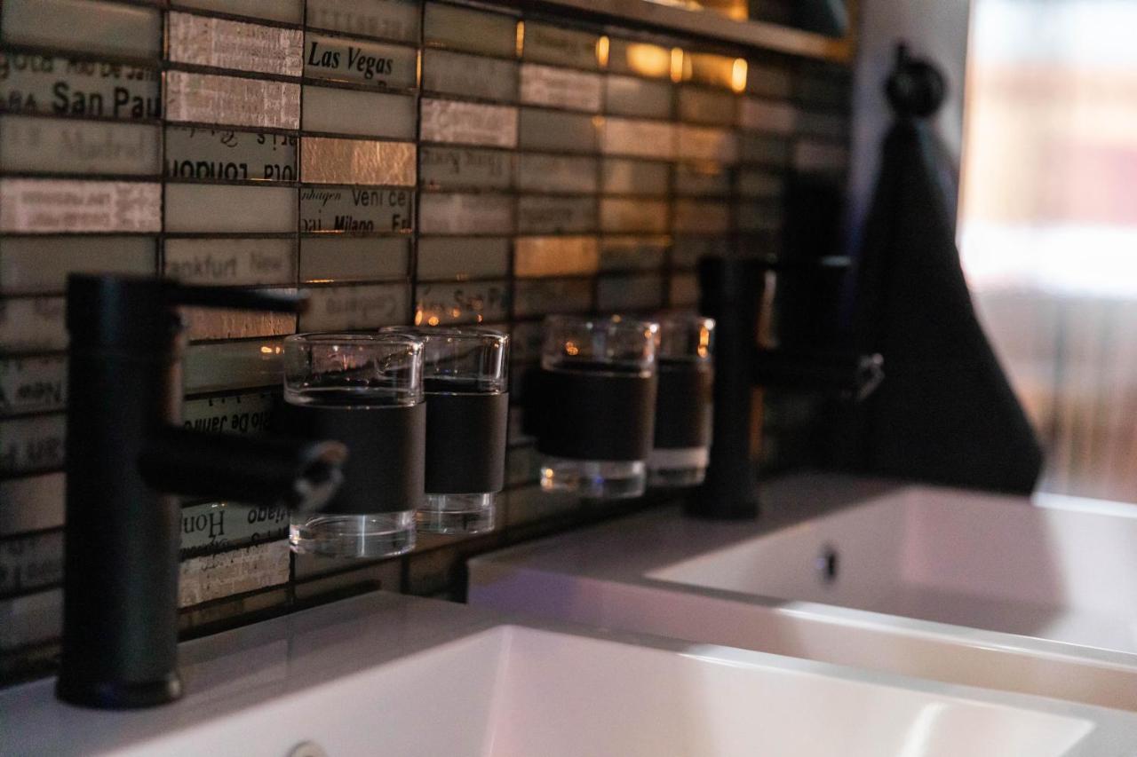 Wellnessboat De Michiel De Ruyter Hotel โกรนิงเงน ภายนอก รูปภาพ